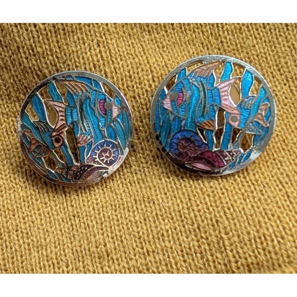 Vtg Gold Tone Metal & Enamel Post Earrings Multicolor Fish Seashells Seagrass